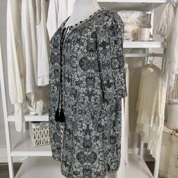 Monroe and Main women's sz. large black & gray floral boho, bohemian top #2112 - Picture 3 of 8